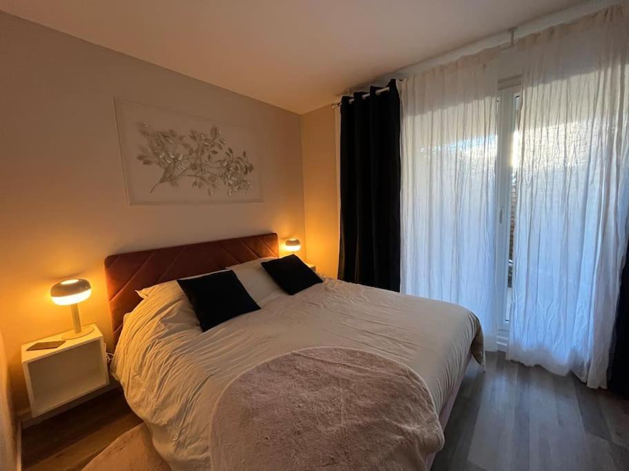 Photo of Bedroom in Guyancourt