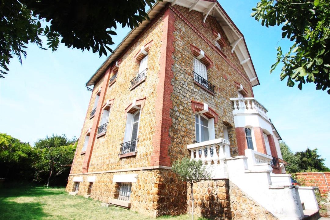 Photo of Buildings in Chatou
