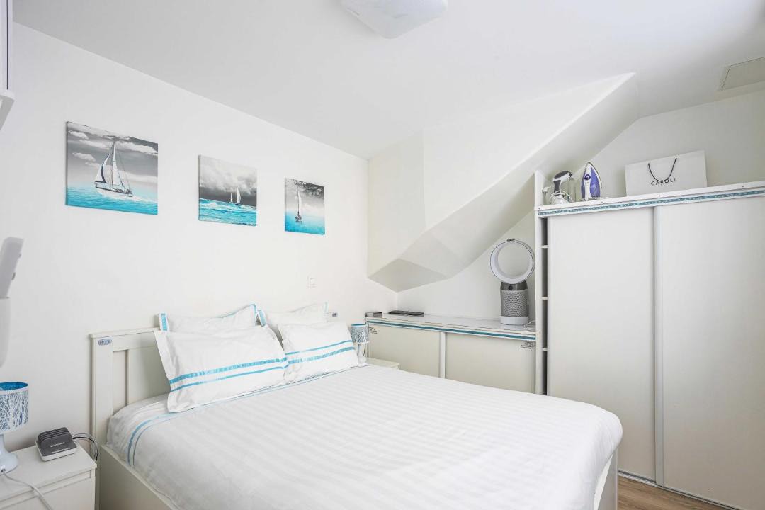 Photo of Bedroom in 11th Arrondissement