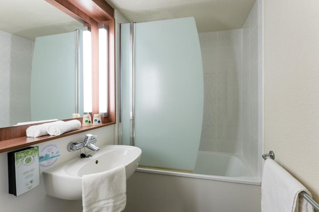 Photo of Bathroom in Saint-Etienne-du-Rouvray