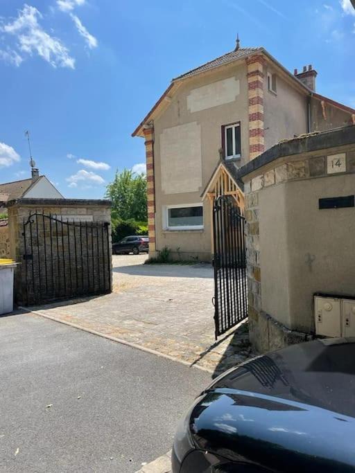 Photo of Buildings in Chartrettes
