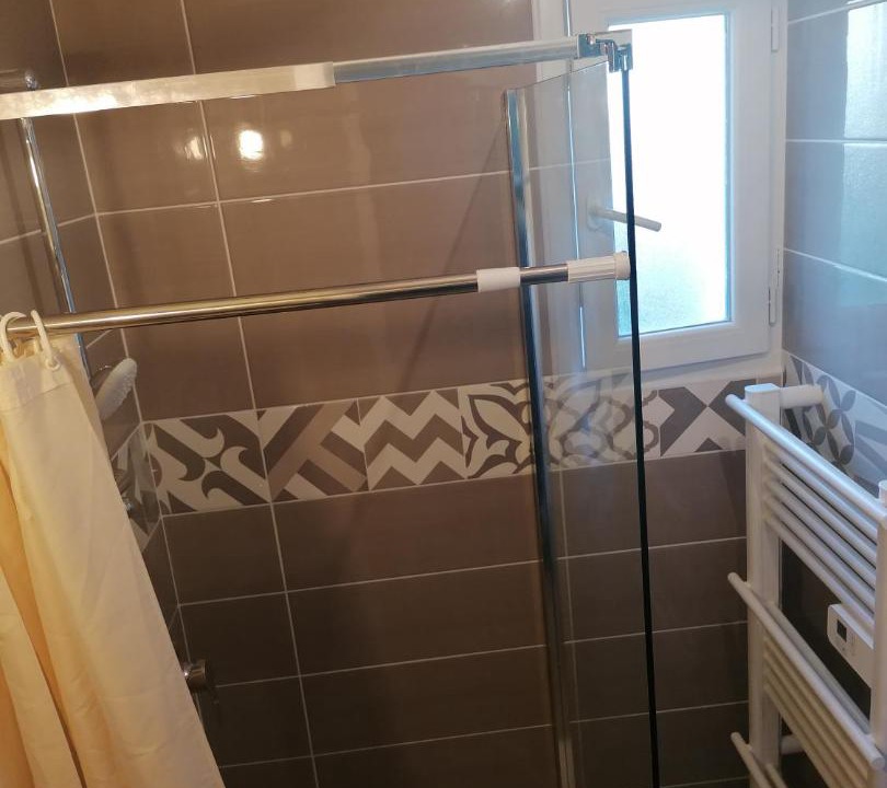 Photo of Bathroom in Quincy-Voisins