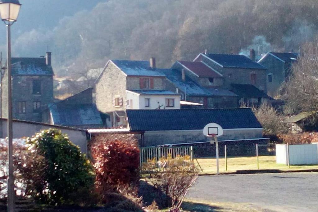 Photo of Buildings in Haulme