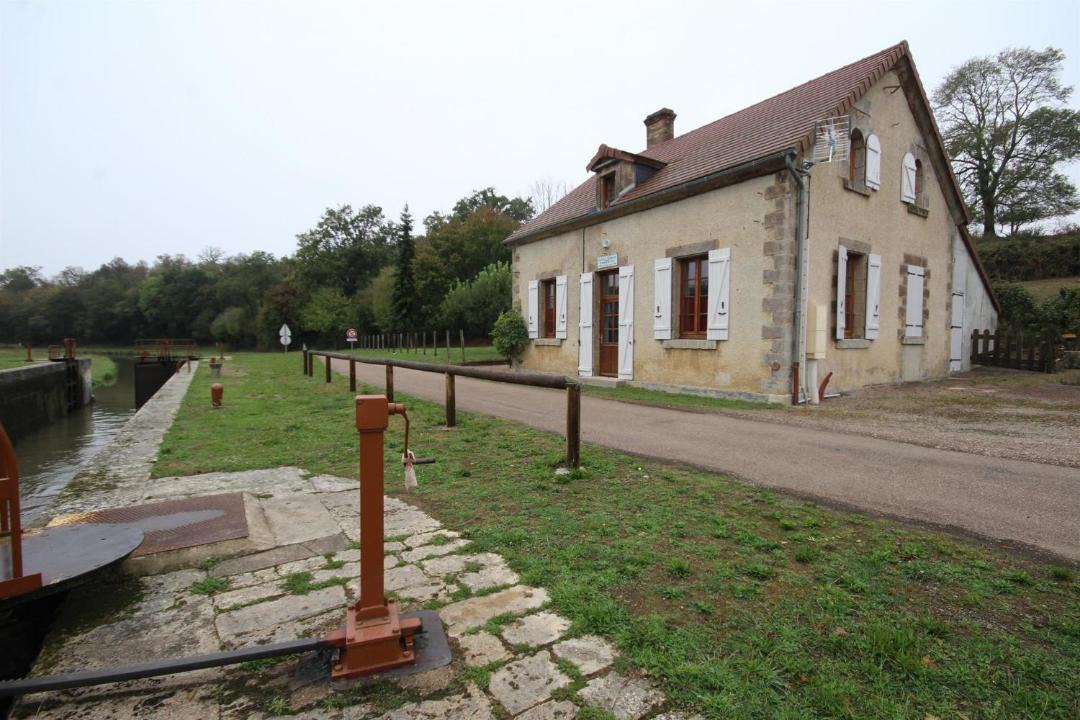 Photo of Others in Alluy