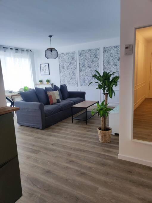 Photo of Livingroom in Center
