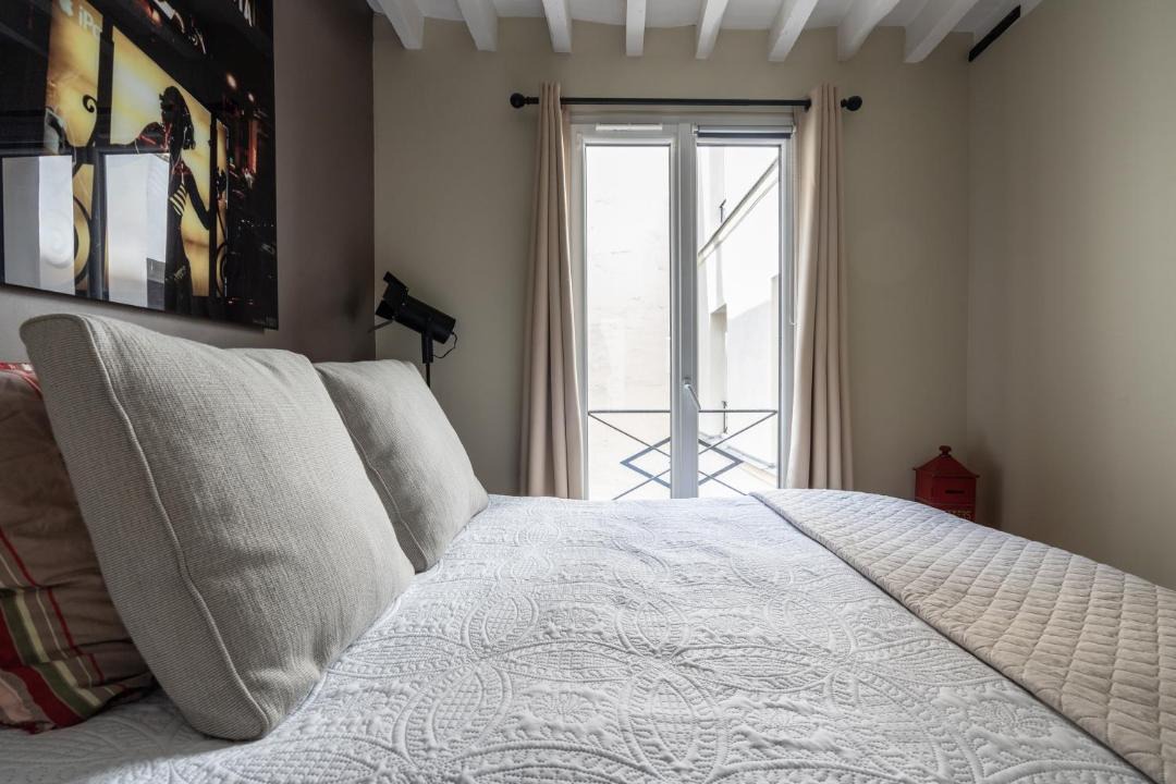 Photo of Bedroom in 9th Arrondissement