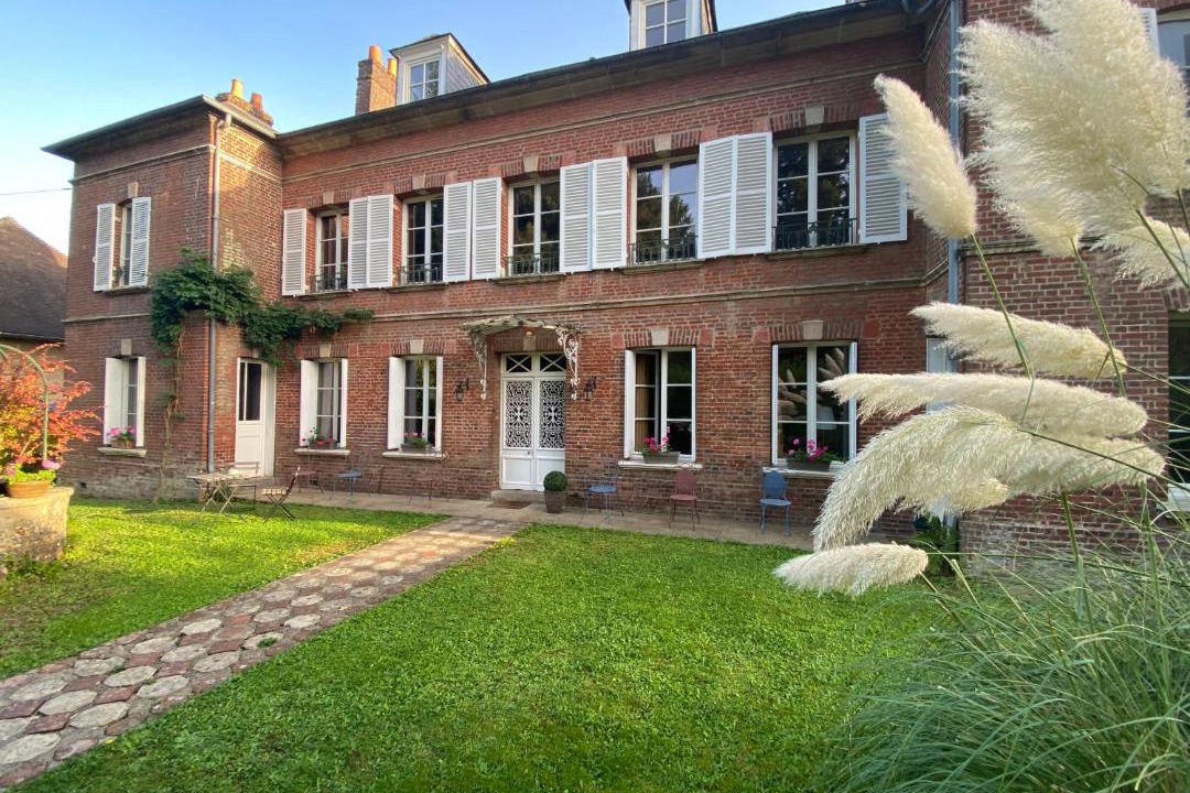 Photo of Others in Bernay