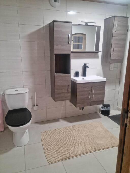 Photo of Bathroom in Menetru-le-Vignoble