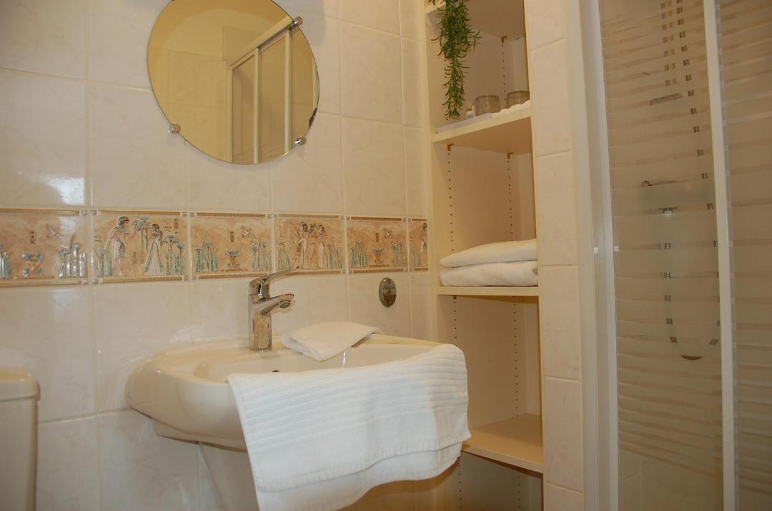 Photo of Bathroom in Bourbon-Lancy