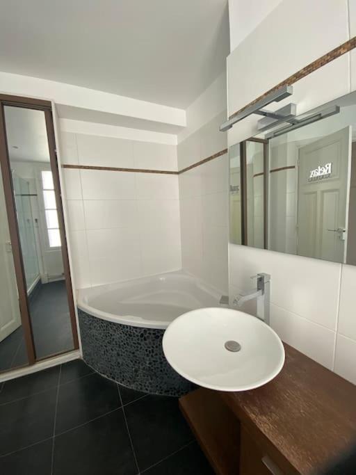 Photo of Bathroom in Quartier de Becon