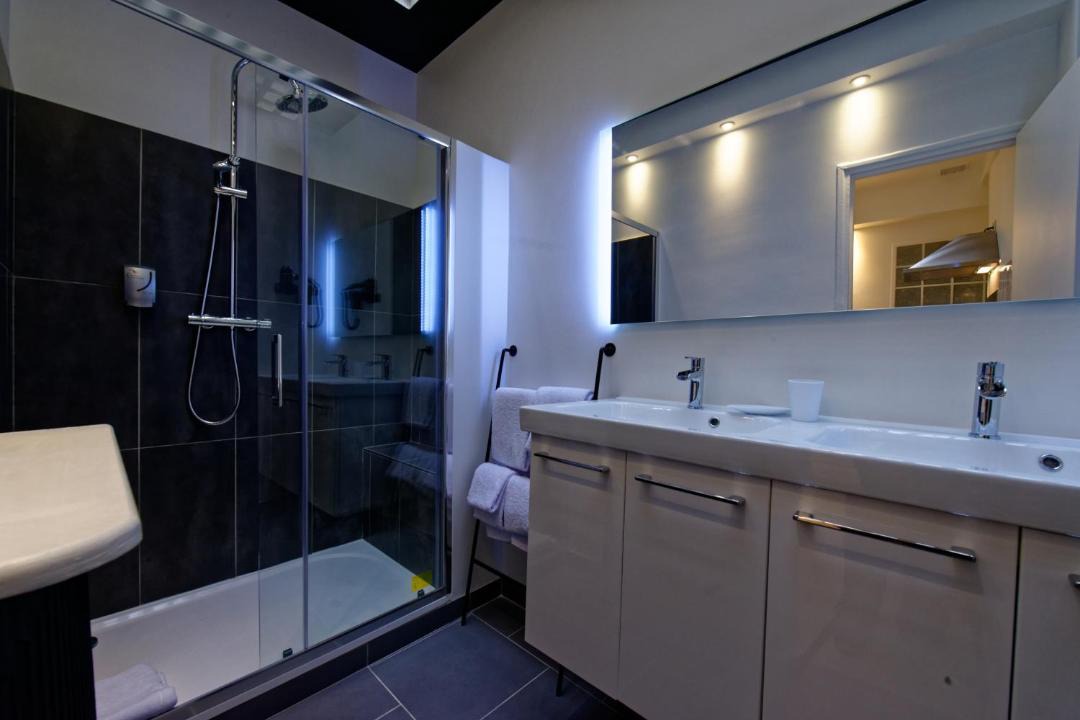 Photo of Bathroom in Montparnasse