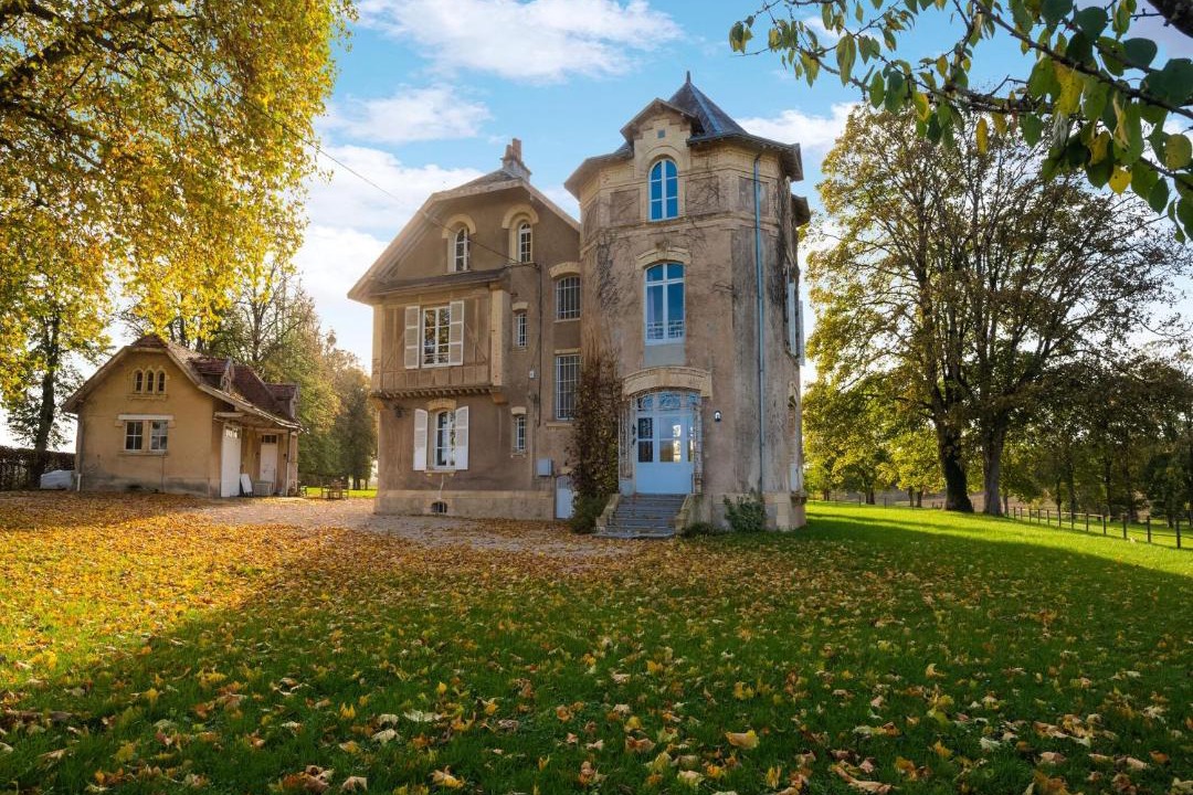 Photo of Buildings in Pouru-Saint-Remy