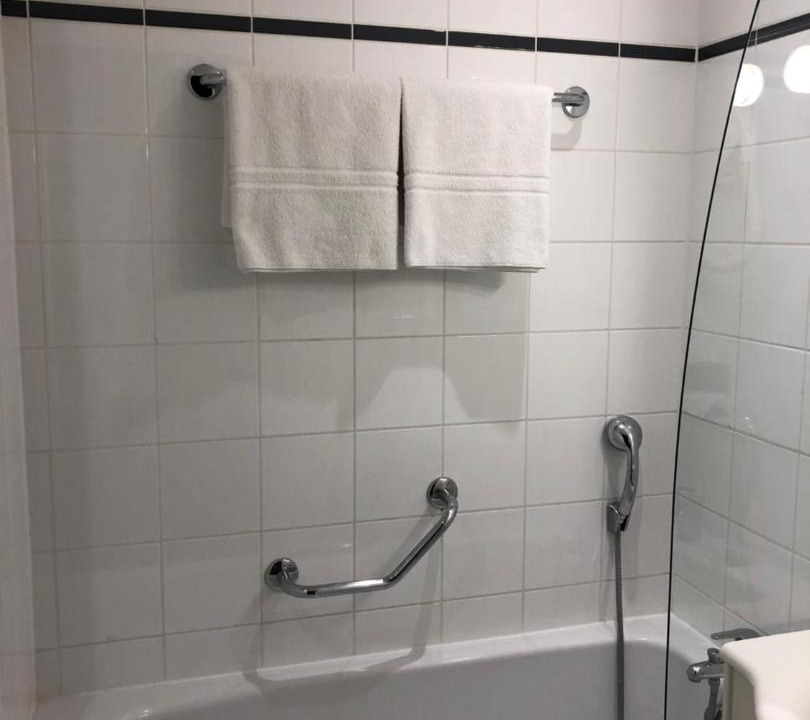 Photo of Bathroom in Lens