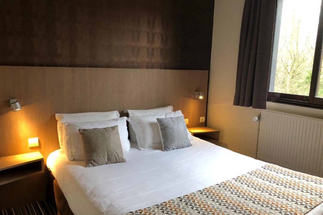 Photo of Bedroom in Lens