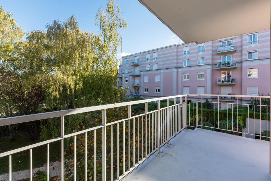Photo of Patio Balcony in L'Hay-les-Roses