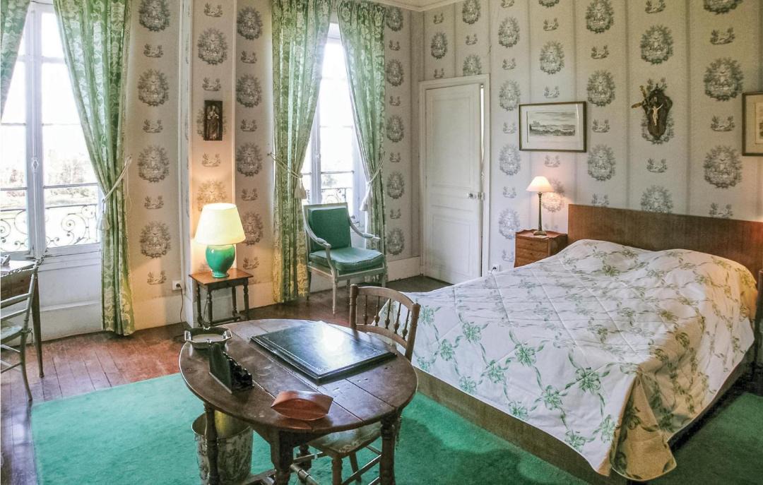 Photo of Bedroom in Allonne
