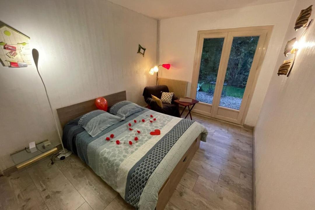Photo of Bedroom in Lindry