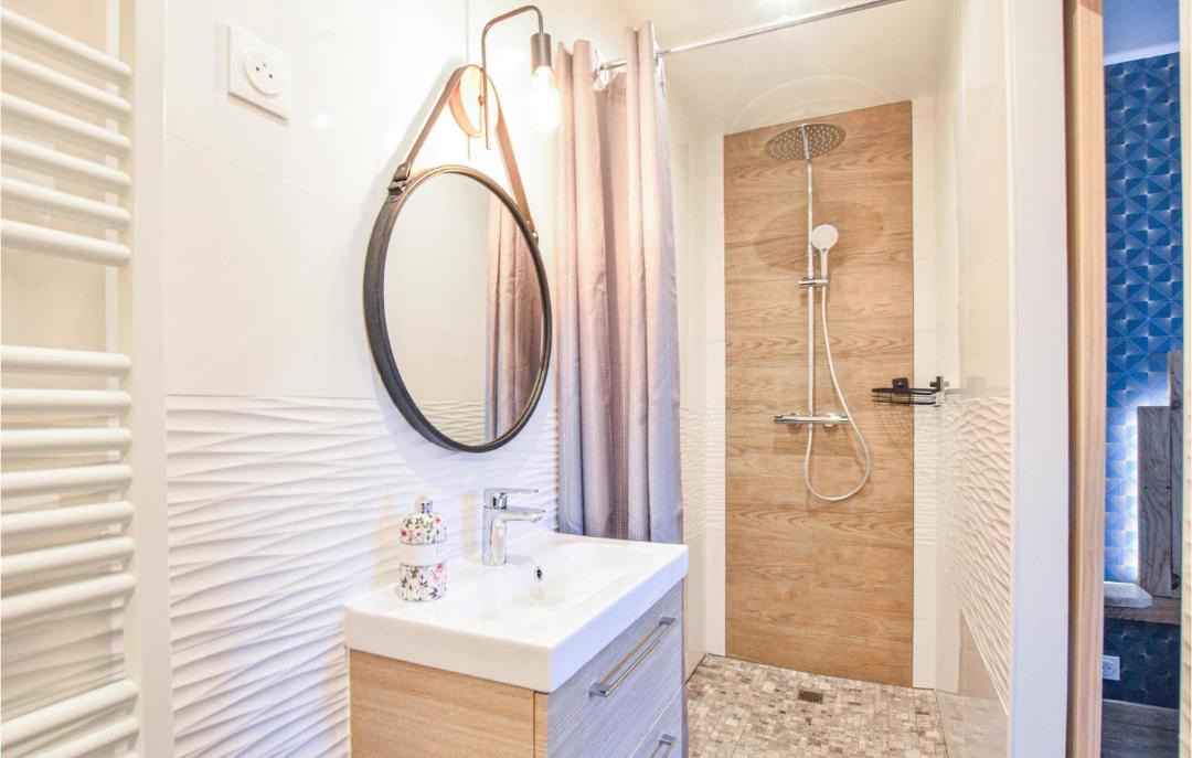 Photo of Bathroom in Angerville-l'Orcher