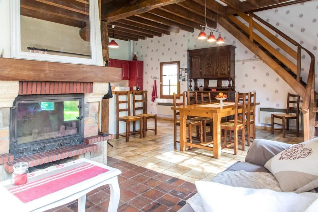Photo of Livingroom in Rueil-la-Gadeliere
