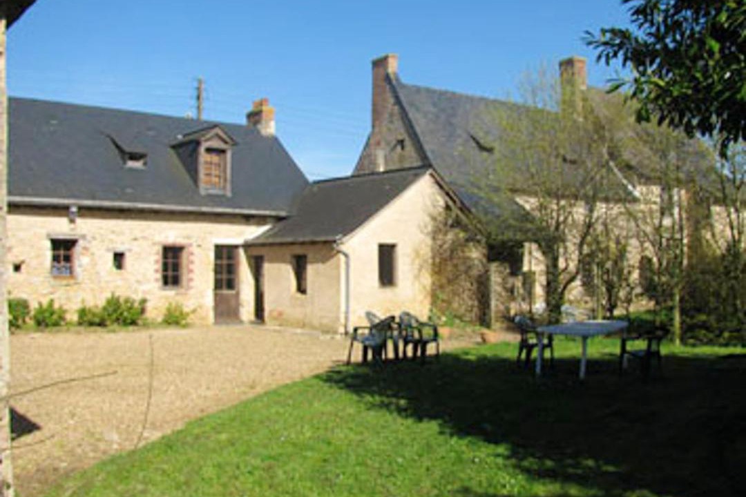 Photo of Buildings in Daumeray