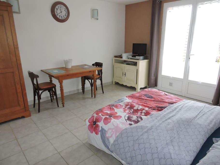 Photo of Bedroom in Saint-Nicolas-de-la-Haie