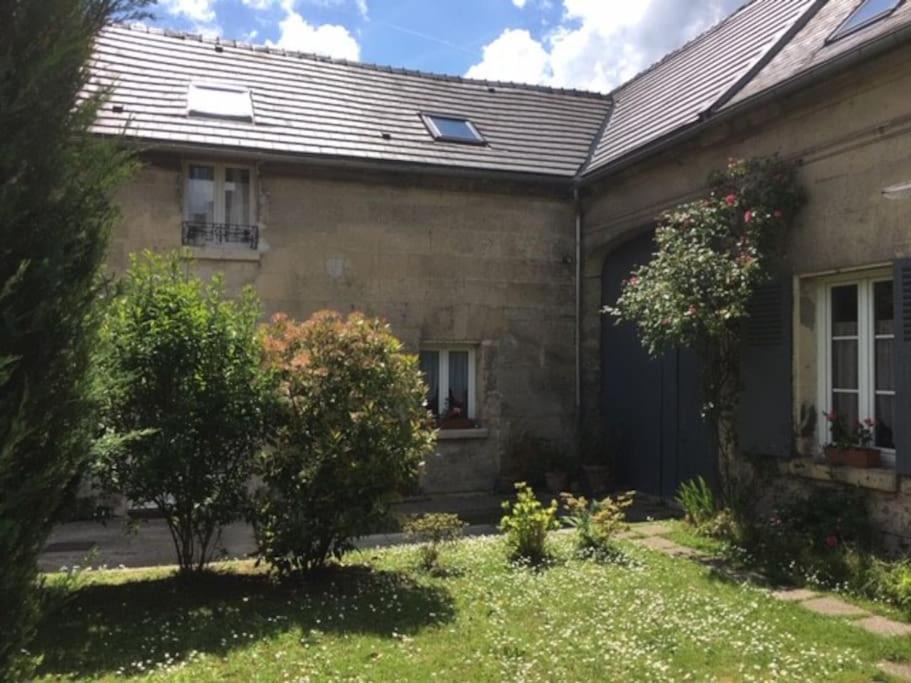 Photo of Buildings in Cuise-la-Motte