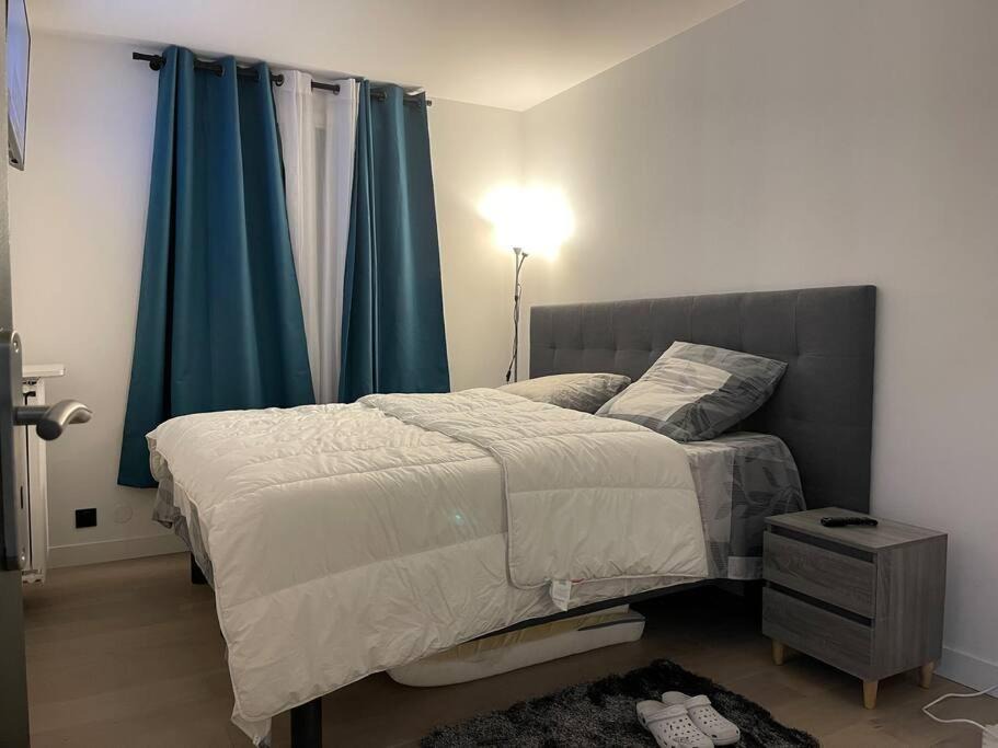 Photo of Bedroom in Saint-Gratien