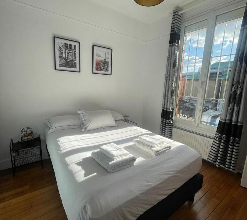 Photo of Bedroom in Saint-Ouen