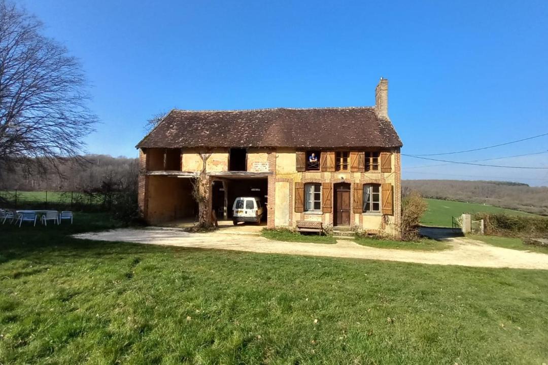 Photo of Buildings in Dracy