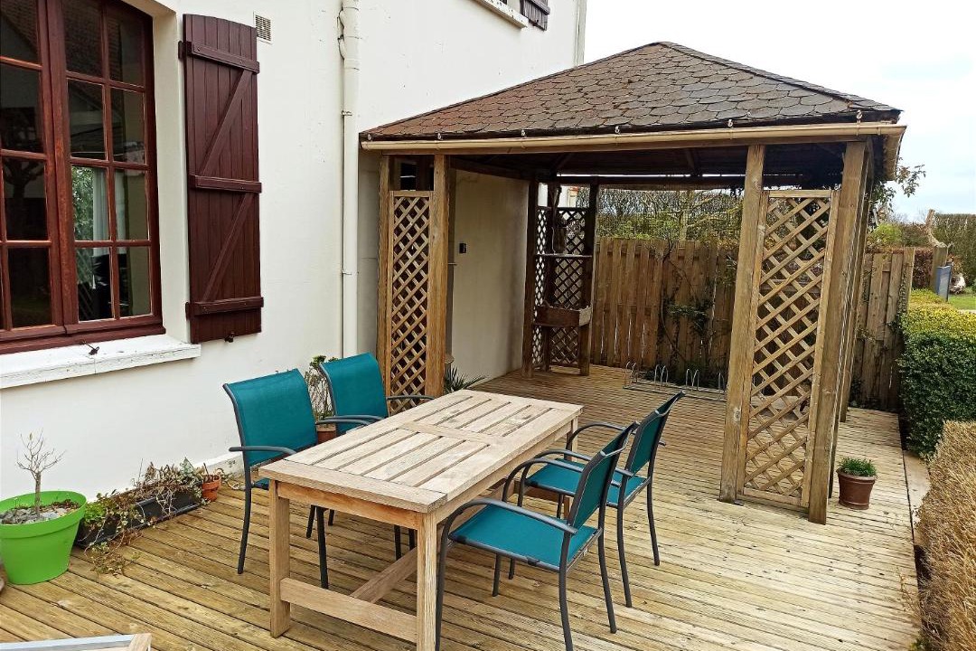 Photo of Patio Balcony in Saint-Quentin-en-Tourmont