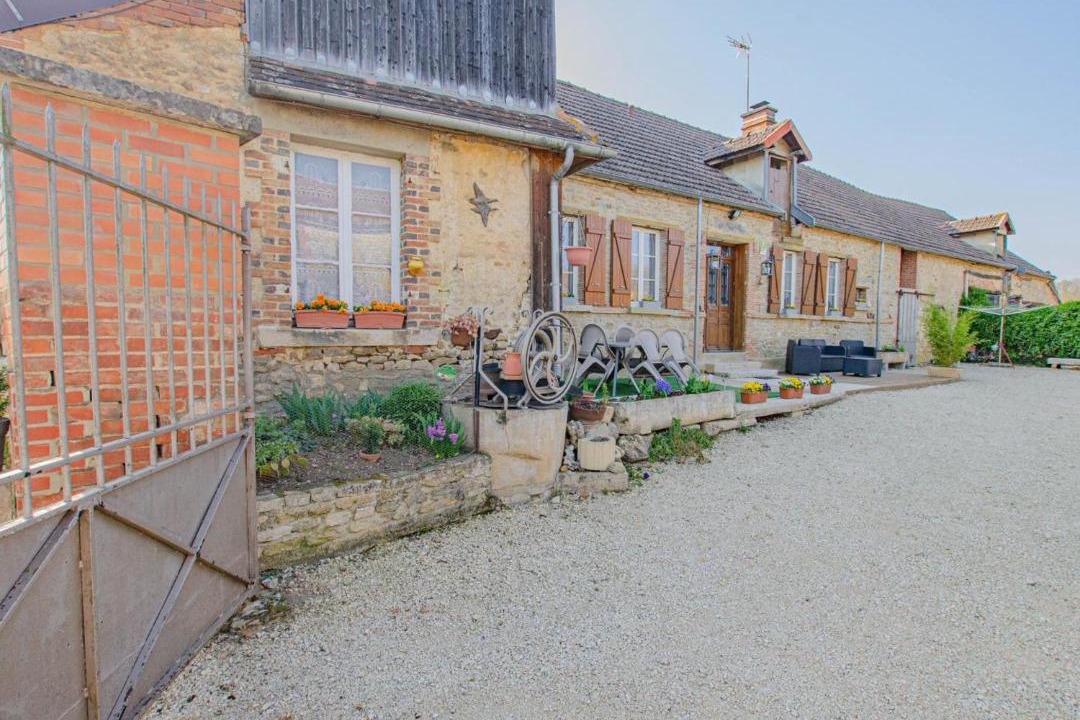 Photo of Buildings in Briel-sur-Barse
