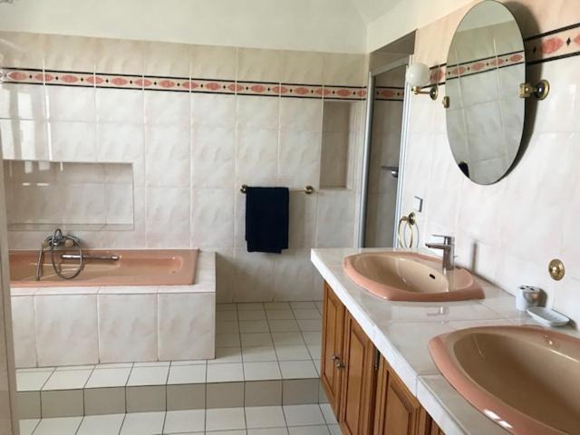 Photo of Bathroom in Pende