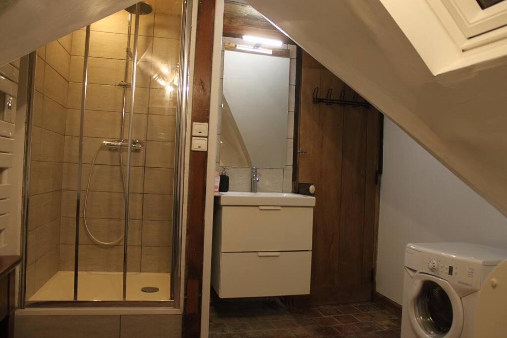 Photo of Bathroom in Vezelay