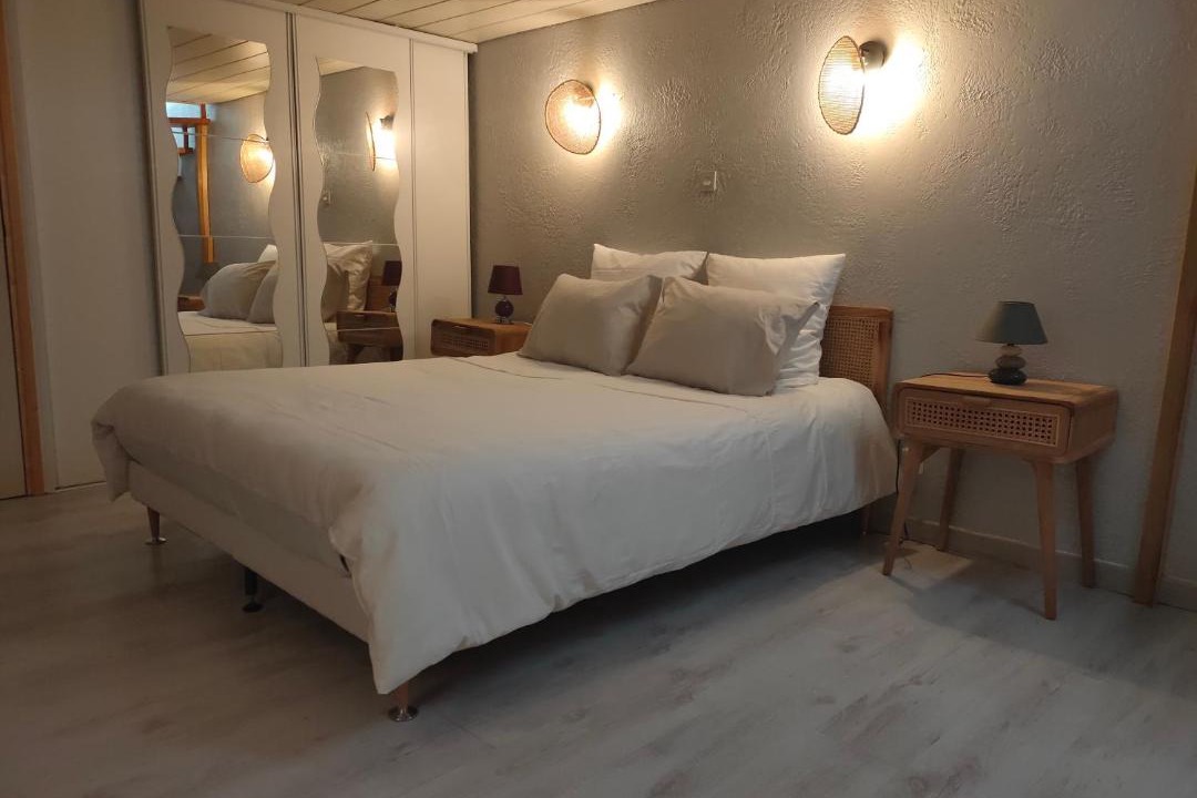 Photo of Bedroom in Calais City Center