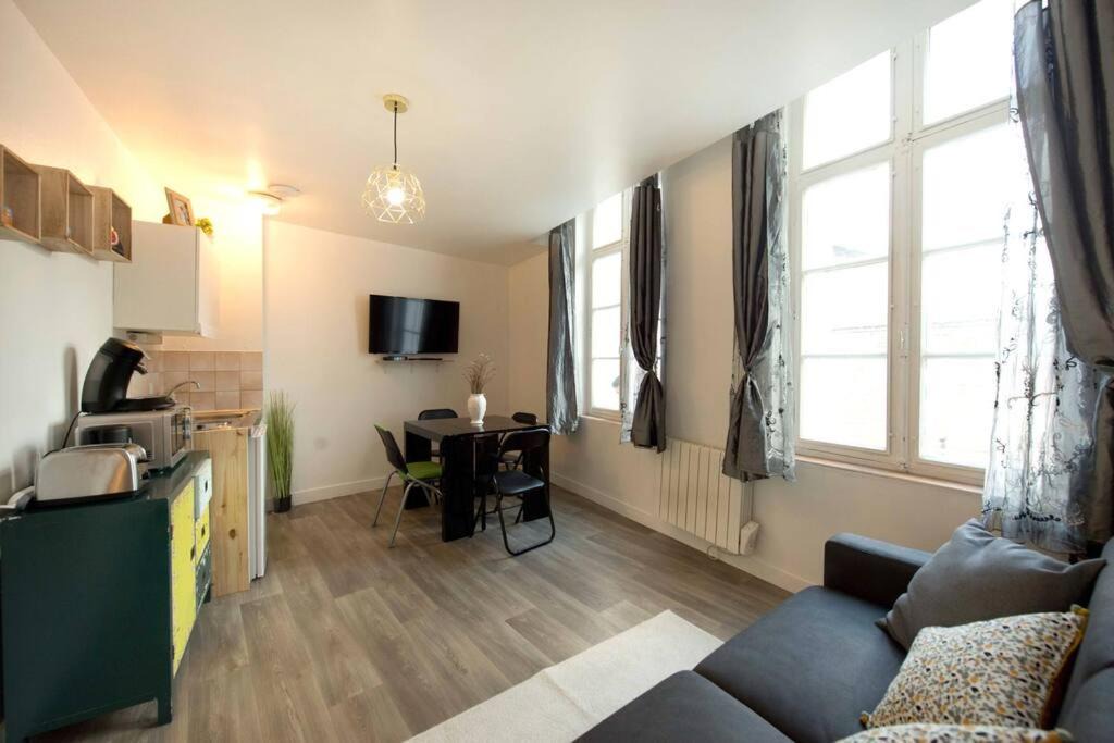 Photo of Livingroom in Sainte-Anne - Faubourg Noyon