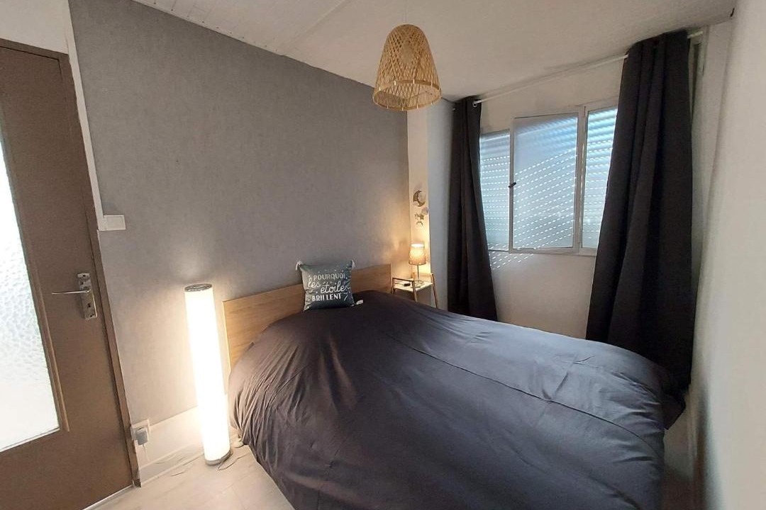Photo of Bedroom in Maubeuge