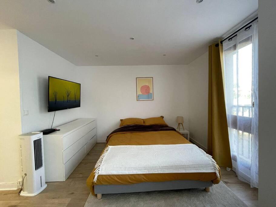 Photo of Bedroom in Le Chesnay