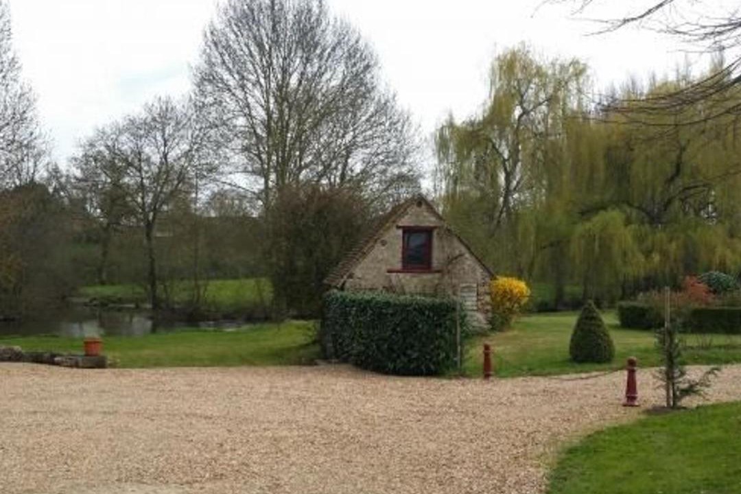 Photo of Buildings in Asnieres sur Vegre