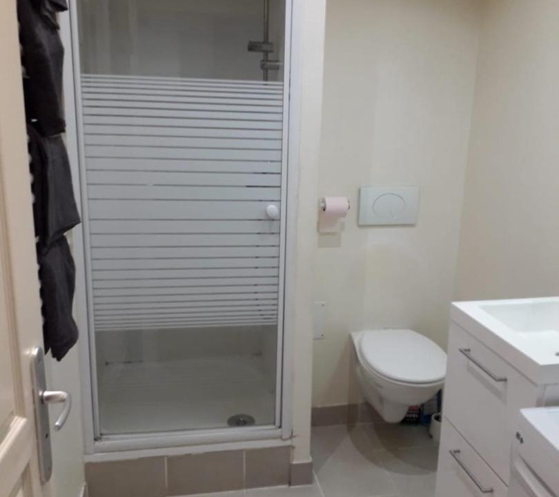 Photo of Bathroom in Les Lilas