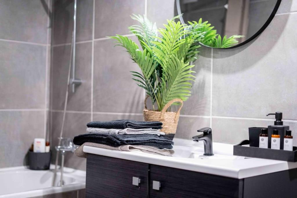 Photo of Bathroom in 17th Arrondissement Batignolles-Monceau