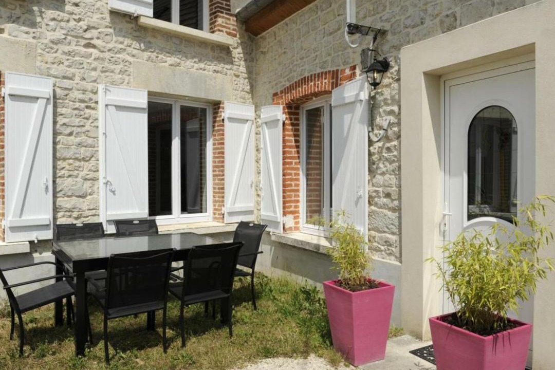 Photo of Buildings in Noe-les-Mallets