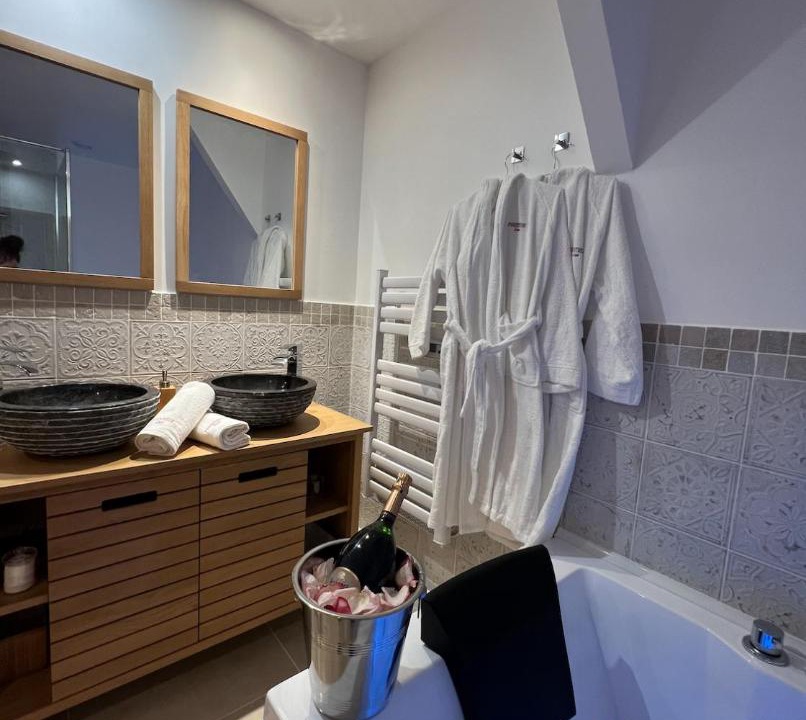 Photo of Bathroom in La Ville-du-Bois