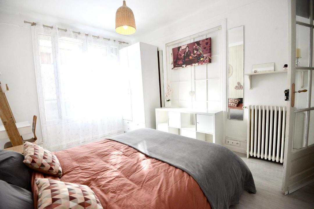 Photo of Bedroom in Saint-Ouen