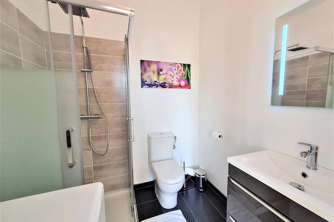 Photo of Bathroom in Faubourg-Raines