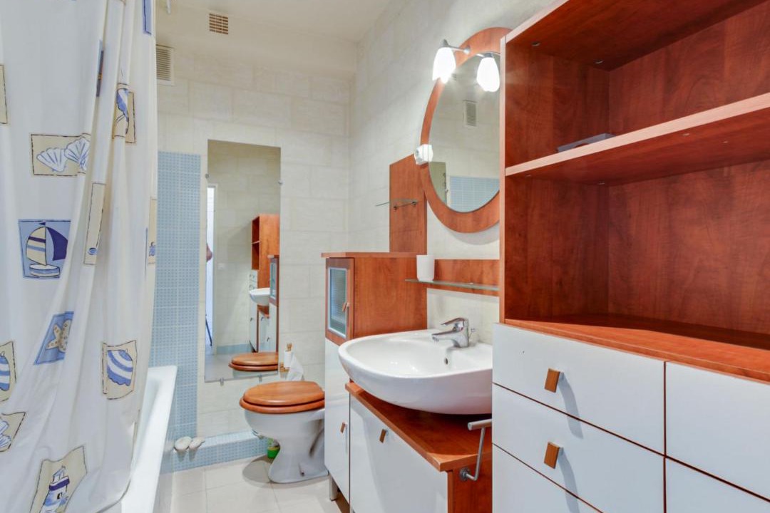 Photo of Bathroom in Deauville City Centre