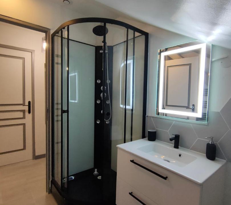 Photo of Bathroom in La Machine