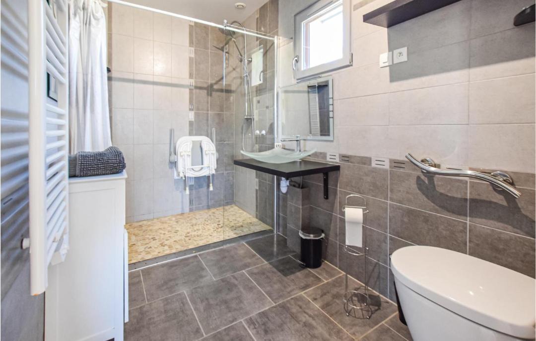 Photo of Bathroom in Hericourt-en-Caux