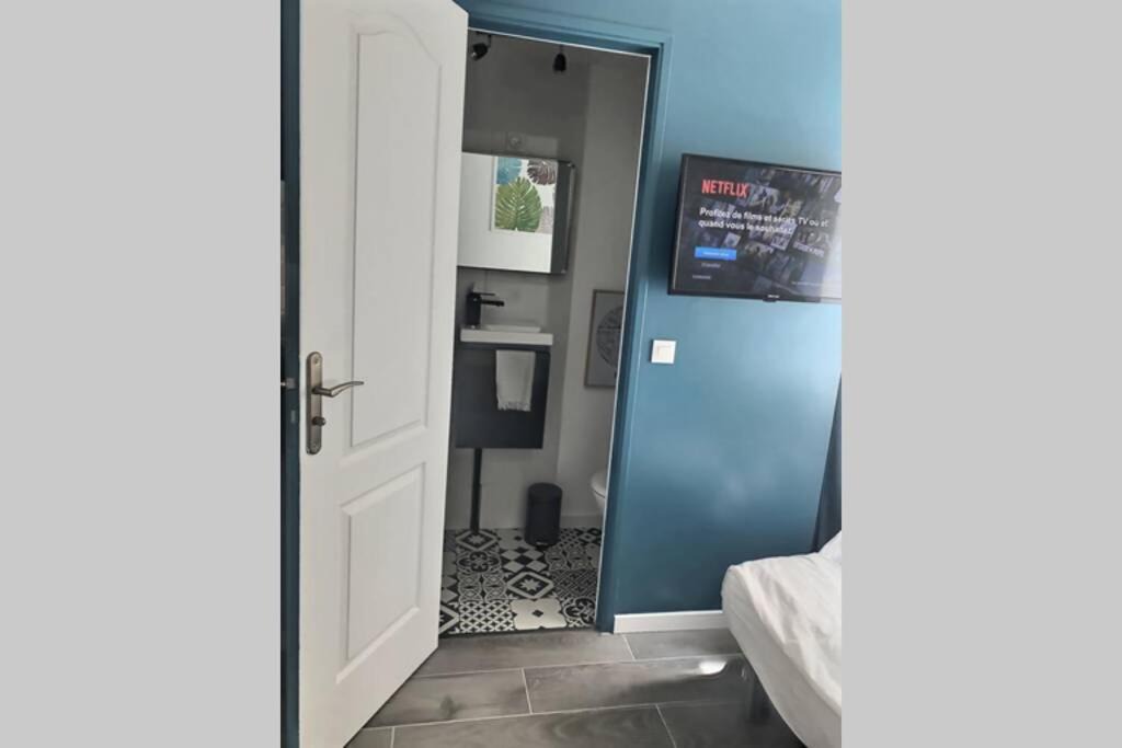 Photo of Bathroom in Maisons-Laffitte