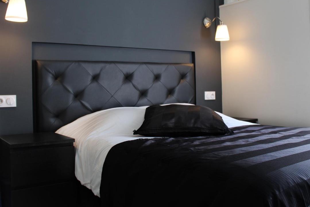 Photo of Bedroom in Lens