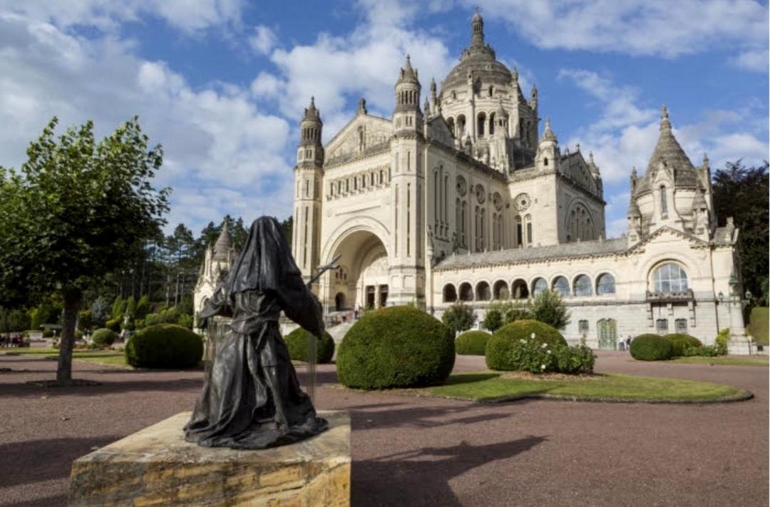Photo of Others in Lisieux
